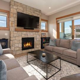 NEW Condo Grand Park W/Hot Tub & Mountain View, hotel em Fraser