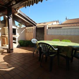 Villa 6 couchages 3 chambres terrasse ombragée parking dans résidence sécurisée piscine commune 400m de la mer LRJP93