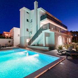 Apartments Lacrima near the sea, Hotel in Šilo