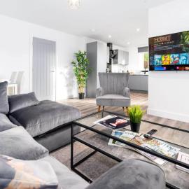 Stylish Apartment - 2 Bedrooms - Balcony - Parking - Netflix - Wifi - 7MC
