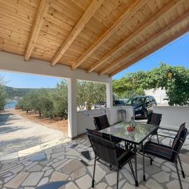 Beachfront Holiday House Melissa, hotel v destinaci Vinišće