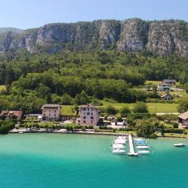 Le Coin des Cygnes, appartement face au lac d'Annecy avec plage privée, hotel a Doussard