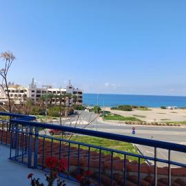 Kings Palace - spacious 2-bed with sea views and large patio