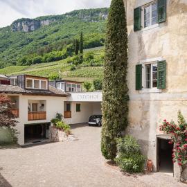 Ansitz Rynnhof - Ferienwohnungen am Bioweinhof in Tramin, Ruhe, Wein & Aktivurlaub