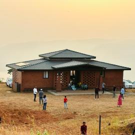 Redstone Villa By Koyna Stays, hotel a Ghanbi