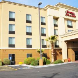 Hampton Inn & Suites Kingman، فندق في كينغمان