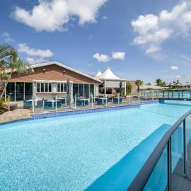 Oaks Port Stephens Pacific Blue Resort, hotel di Salamander Bay
