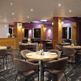 The Aesthetic Hotel & Restaurant, hotel di Bhīm Tāl