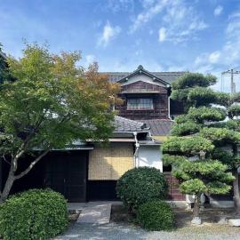 日々の宿しののめ101 宇野駅から車で5分 直島へ 最大8名様 古民家، فندق في Tamano