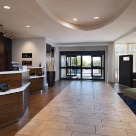Courtyard Austin Airport, hotel en Austin