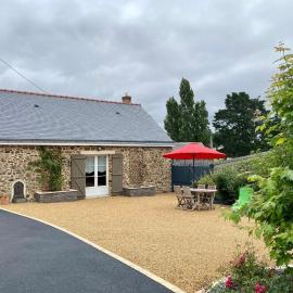 Gîte rénové au calme avec jardin, terrasse et accès à une plage aménagée - FR-1-306-1219, hotel in Mésanger