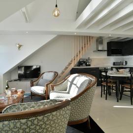 LOstra 2 - Appartement avec mezzanine, front de mer à Cancale sur le Port de La Houle, hotel in Cancale