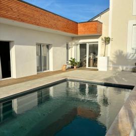 Maison 10 pers piscine & spa Idéal famille et amis, hótel í Saint-Martin-des-Champs