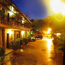 Hotel La Locanda Del Borgo, hotel u gradu 'Casal Monastero'