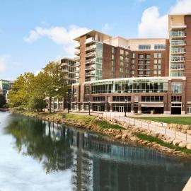 Greenville में, होटल Embassy Suites by Hilton Greenville Downtown Riverplace