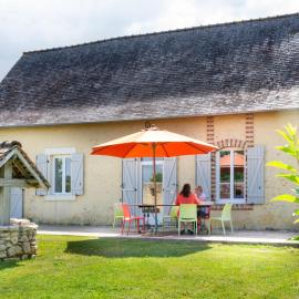 Gîte 8 pers. avec jardin et terrasses, 4 chambres, proche Le Mans et Sablé, idéal pour familles - FR-1-410-192