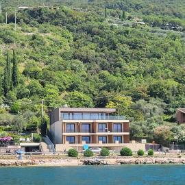 Attilio High Living Suites - Adults Only, hotel in Torri del Benaco