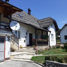 Guesthouse Milka, מלון בפוליאנאק