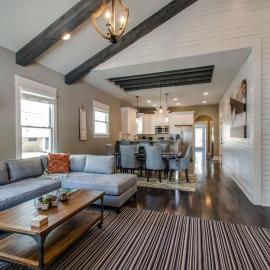 1-Story Family Home with Fenced Yard, Grill, Parking, Sleeps 10, 5 Mins to Five Points & Nissan Stadium, Smart TVs, Pet-Friendly Yard, Patio for BBQs, Ideal Nashville Getaway for Families, 24 Hr Hospitality, hotel in Nashville