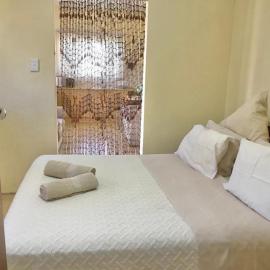 Ezecent Guest House, hotel a Meyerton