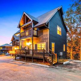 Sleeps 12! • Rare Private Pool • Dollywood 5 Mins