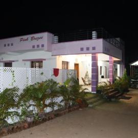 Royal Experience Pink Breeze Villa, Kuvathur ECR Highway Chennai、Kūvattūrのホテル