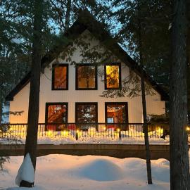 Winter Lakefront Chalet - Serendipity Hideaway - Ski - Skate - Snowshoes & Relax by the Cozy Fire