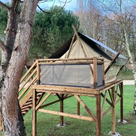 Lodge atypique, hotel a Chazelles