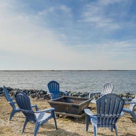 Waterfront Marion Station Retreat w/ Private Dock!, hotel i Marion