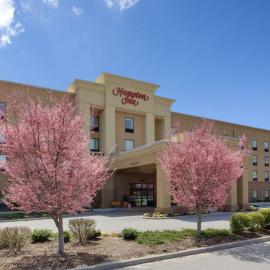 Hampton Inn by Hilton Garden City Long Island, hotelli kohteessa Garden City