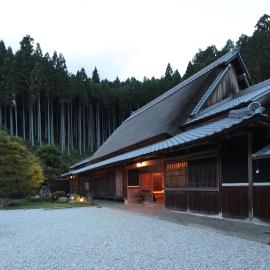 うだ薬湯の宿やたきや, hotel di Uda