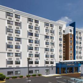 Hampton Inn Newark Airport, מלון בניוארק