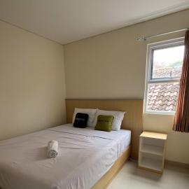 Bonorejo में, होटल Urbanview Indria Inn Solo by RedDoorz
