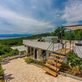 Privathaus mit Pool und traumhaften Ausblick