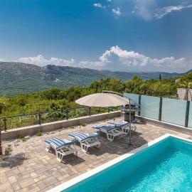 Exklusive Privatvilla in wunderbarer Natur