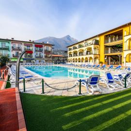 Giardino dei Colori 107 - Residence Pool&Fitness, hotel v destinácii Toscolano Maderno