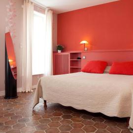 Hotel du Saumon, Verneuil sur Avre, готель у місті Верней-д'Авре-ет-д'Ітон