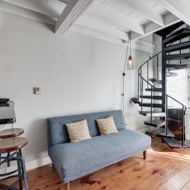 Walk to Commercial Street! Couples Retreat w/ Deck, khách sạn ở Provincetown