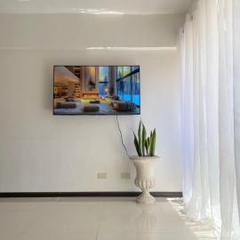 Affordable Travellers Studio Condo near Mactan Airport by A&C, hotel di Pusok