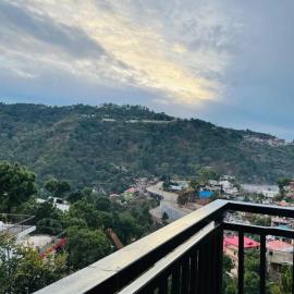 Reeta Niwas Solan, hotel sa Barog