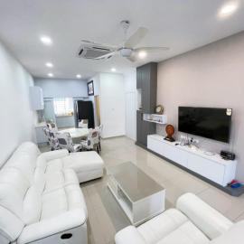 Entire 4 Bedroom Landed House, Yong Peng, Johor, Malaysia - Suitable for leisure, wedding & Big group travellers, Free Netflix, In- House Parking, 1min to Dragon Temple, 5 mins to MCD& KFC, 30 mins to Organic Farms, hotel in Yong Peng