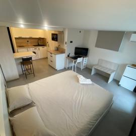 Studio chez l habitant - CLIM - piscine - EV borne 22kW, hotel a Grièges