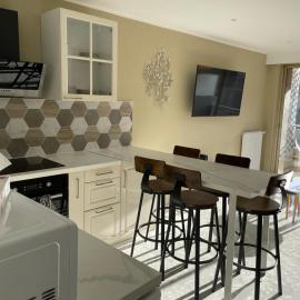 Le REGENCY, appartement familial au cœur du centre-ville, des célèbres jardins Biovès, et seulement à 1 minute à pied de la plage, hótel í Menton