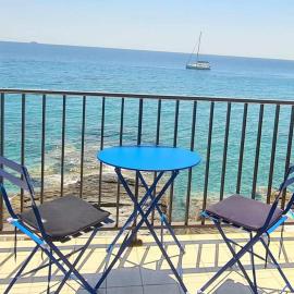 Studio pied dans l’eau CAP CORSE ERBALUNGA, Hotel in Brando