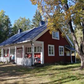 Sinnerskog - Urlaub im alten Bahnhof, hotelli kohteessa Högsby