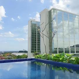 Bravo Room at Exclusive Apartment, hotel in Yogyakarta