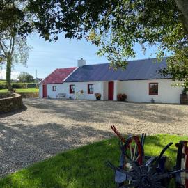 Farm Stay at THE GLEBE COTTAGE KILREA