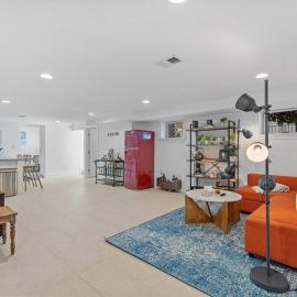 Stone's Throw from Capitol Hill Free Parking