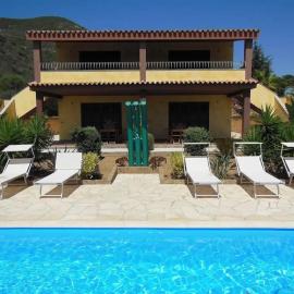 Appartamento in splendido e riservato villaggio, marina di Tertenia, hotel v destinácii Tertenìa