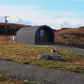 Grimsay Glamping, North Uist - Pod Ruadh, hotel in Rossinish